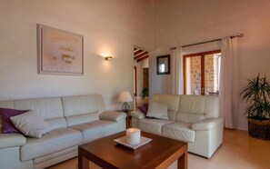 TV, caminetto, impianto stereo