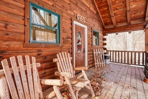 Terrace/patio - Bear Hugs cabin nestled in the woods. (Logan)