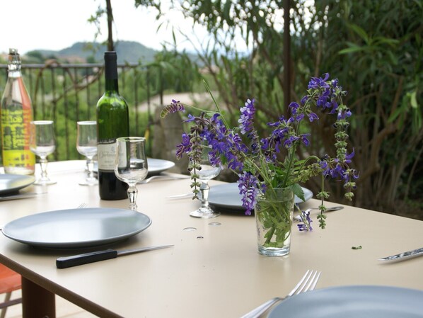 屋外ダイニングエリア