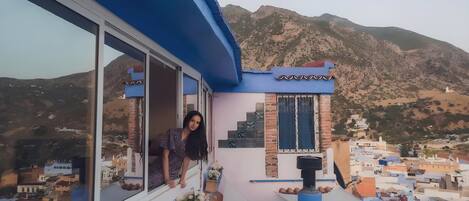 4 habitaciones, cortinas blackout y sistema de insonorización