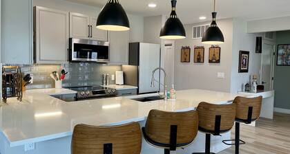 Cozy retreat close to Old Town Arvada and Ralston Creek. Pet friendly.