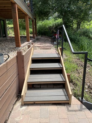 Property grounds - Cozy retreat close to Old Town Arvada and Ralston Creek. Pet friendly. (Arvada)