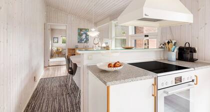 Stunning home in Hornbæk with WiFi