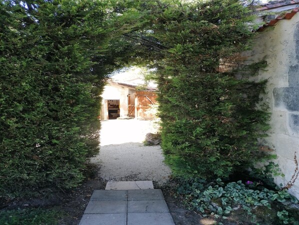 Property grounds - Holiday Home in Lusignac with Private Pool (Lusignac)