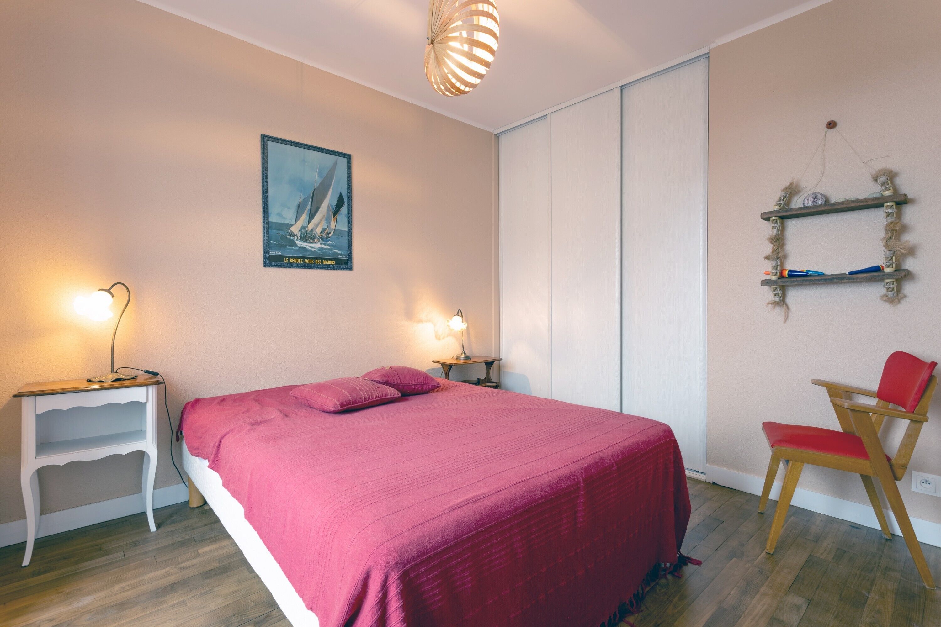2 bedrooms, iron/ironing board, bed sheets