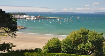 Avec la vue sur mer, l'appartement 'Face Mer - 50m Plage'.