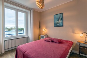 2 habitaciones, tabla de planchar con plancha y ropa de cama 