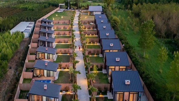 A modern resort with multiple units featuring individual pools and a central walkway. - Vital Göl (Sapanca)