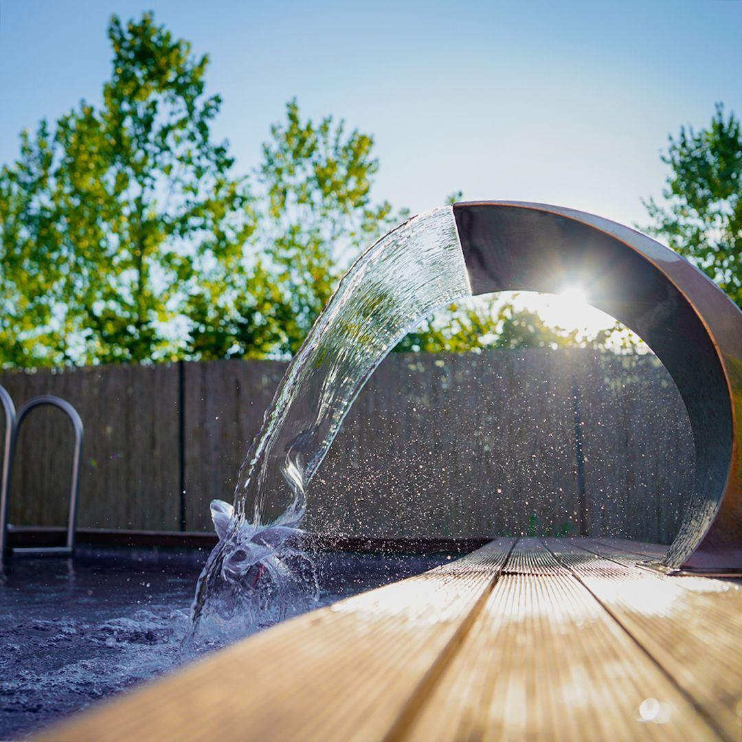 10 albercas al aire libre, sombrillas en la alberca y camastros 