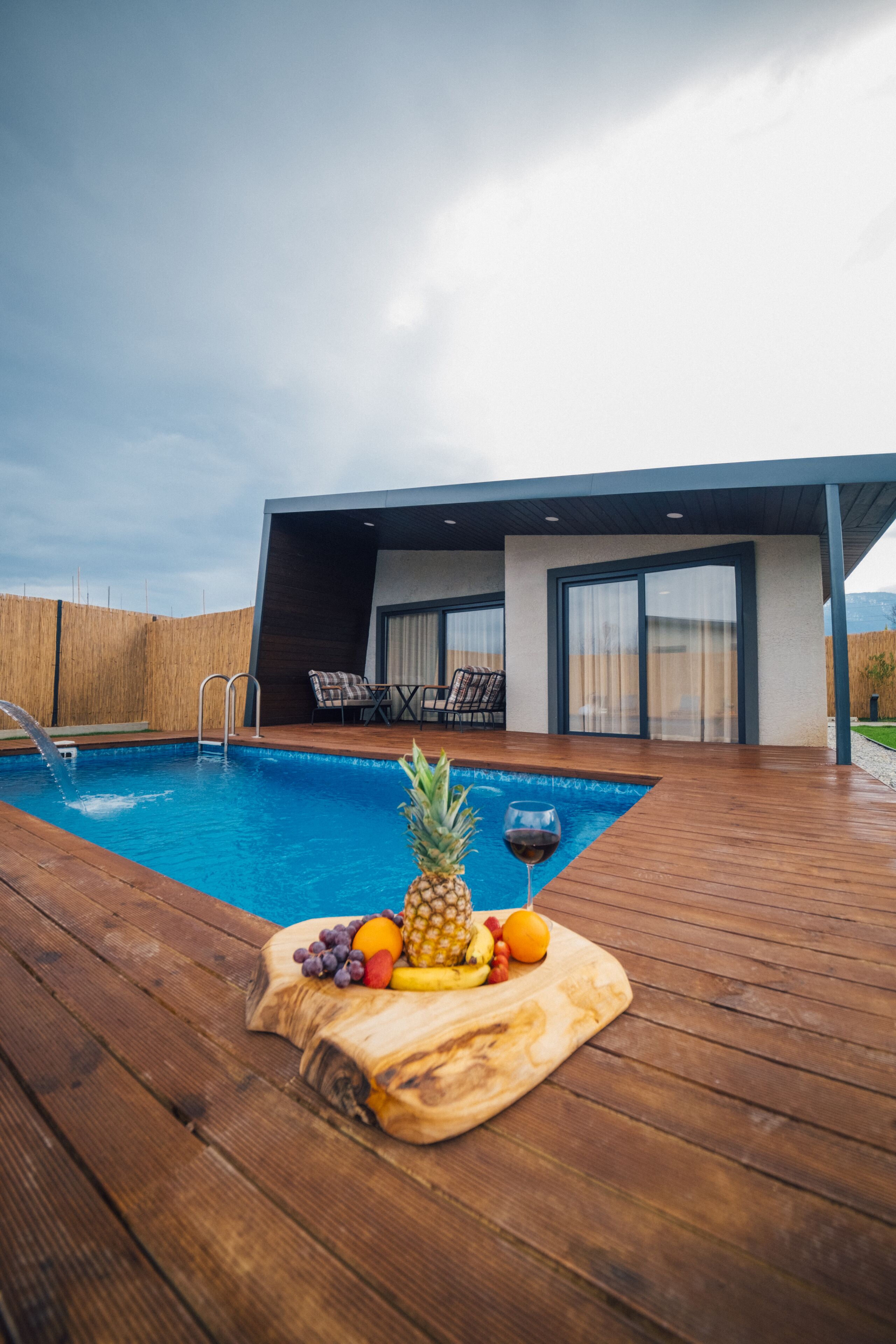 1 bedroom, Egyptian cotton sheets, premium bedding