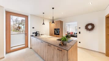 Réfrigérateur, four, plaque de cuisson, lave-vaisselle