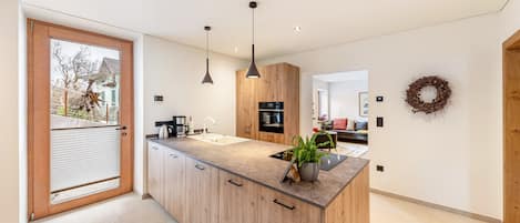 Réfrigérateur, four, plaque de cuisson, lave-vaisselle