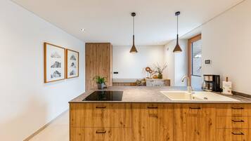 KĂŒhlschrank, Ofen, Herdplatte, GeschirrspĂŒler