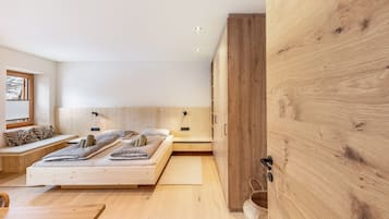 2 Schlafzimmer, Schreibtisch, kostenloses WLAN, BettwÀsche