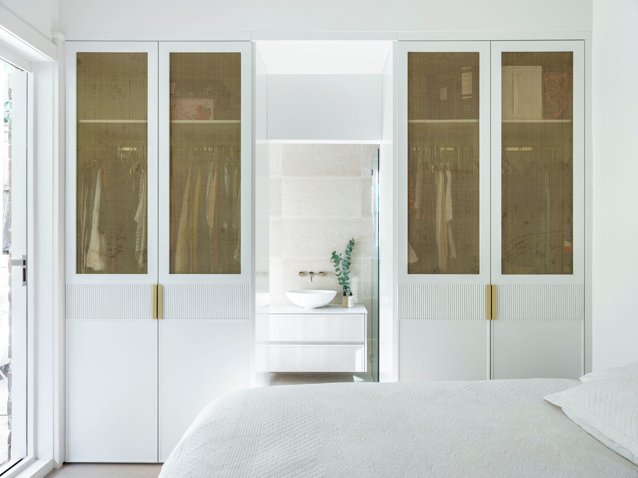 3 عدّة غرف نوم ومكواة/لوح كي وواي فاي مجانًا وملاءات أسرّة