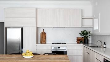 Fridge, microwave, oven, stovetop