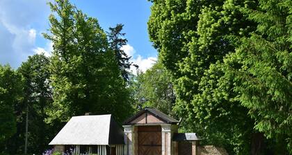 GĂźte en France prĂšs de la forĂȘt et tennis