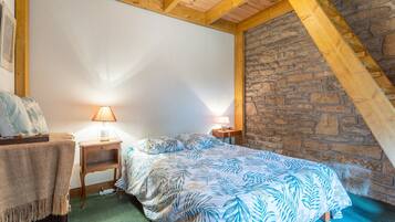 4 bedrooms, free WiFi, bed sheets