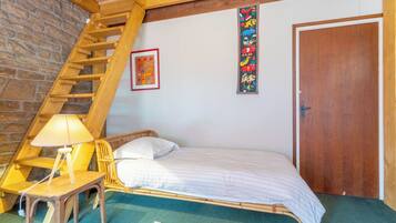 4 quartos, Wi-Fi de cortesia, roupa de cama