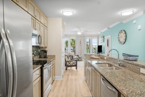 Fridge, microwave, oven, stovetop - Beach Condo | Pool, Hot Tub & Boat Lift (Mexico Beach)