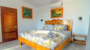 1 bedroom, desk, WiFi, bed sheets - 1bdr Stunning House Uvita CUSINGA | Panoramic Ocean View (Bahía Ballena)