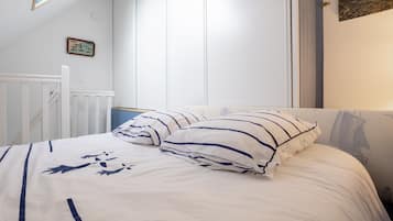 1 slaapkamer, een strijkplank/strijkijzer, gratis wifi, beddengoed