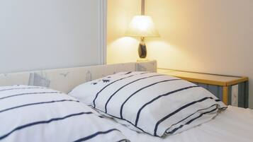 1 slaapkamer, een strijkplank/strijkijzer, gratis wifi, beddengoed