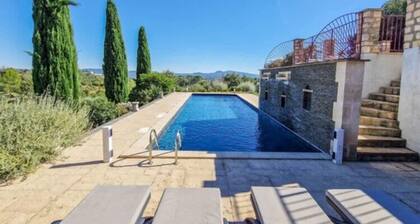 Maison de vacances avec vue et piscine privée