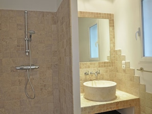Shower - Holiday home with views and private pool (Saint-Ambroix)