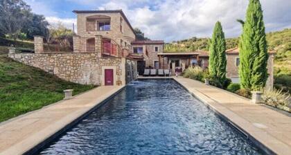 Maison de vacances avec vue et piscine privée