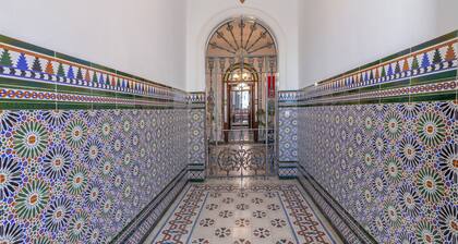 Vacation Home 'Una Casa Azul' with Private Terrace, Wi-Fi & Air Conditioning