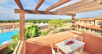 Studio apartment for 2 people of 27 m2 furnished in Sardinian style.Located on the ground floor with veranda and small garden or first floor with balcony.Composed of living room with kitchenette, 2 joinable single beds, bathroom.Endowed of:- TV- air cond