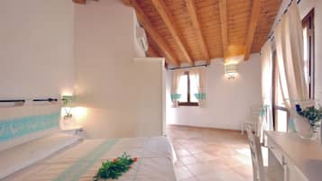 Bügeleisen/Bügelbrett, Reisekinderbett, WLAN, Bettwäsche