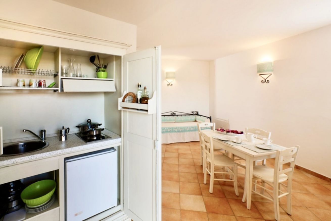 Kühlschrank, Mikrowelle, Herdplatte, Geschirrspüler