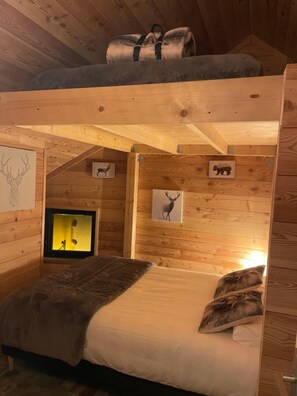 3 slaapkamers, een strijkplank/strijkijzer, gratis wifi, beddengoed