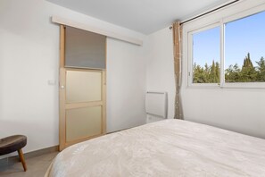 3 bedrooms, WiFi, bed sheets