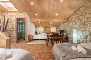 6 dormitorios, escritorio, wifi gratis y ropa de cama