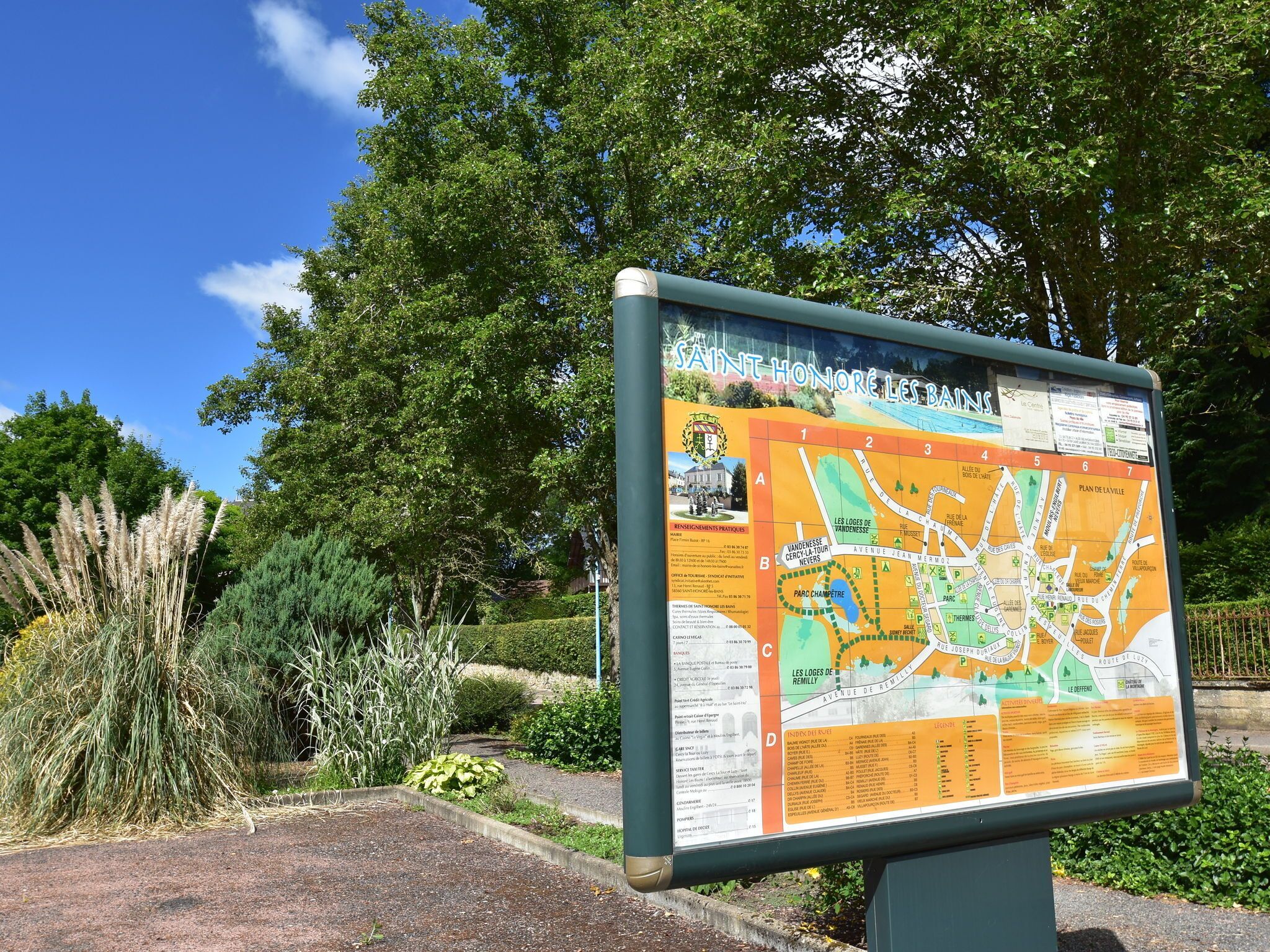 A detailed map of Saint Honore-les-Bains with labeled streets and points of interest.