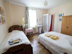 11 bedrooms, iron/ironing board, WiFi
