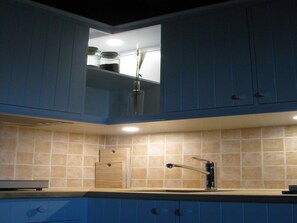 Fridge, stovetop, coffee/tea maker, highchair