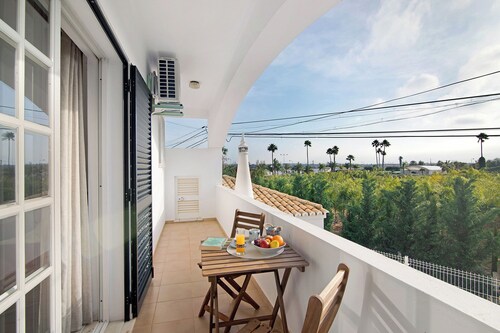 Villa 'Casa Judite' with Private Terrace, Balcony and Wi-Fi