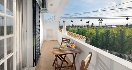 Villa 'Casa Judite' with Private Terrace, Balcony and Wi-Fi