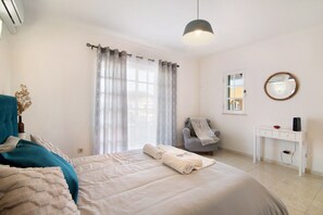 3 chambres, fer et planche à repasser, Wi-Fi gratuit, draps fournis