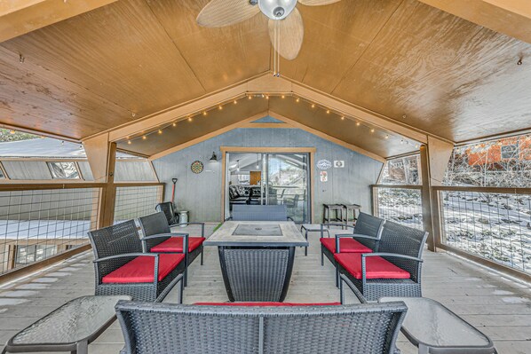 Outdoor dining - Ruidoso Retreat w/ Mtn Views ~ 20 Mi to Ski Apache (Ruidoso)