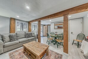 Interior - Ruidoso Retreat w/ Mtn Views ~ 20 Mi to Ski Apache (Ruidoso)