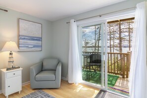 Smart TV, reproductor de DVD, libros y videoteca