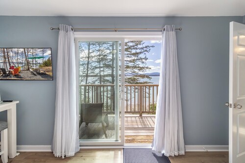 Relaxing Acadia Beachfront Cottage close to Acadia National Park & Bar Harbor.