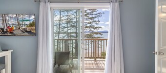 Relaxing Acadia Beachfront Cottage close to Acadia National Park & Bar Harbor.