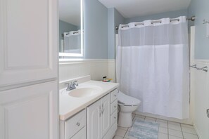 Shower, hair dryer, bidet, towels