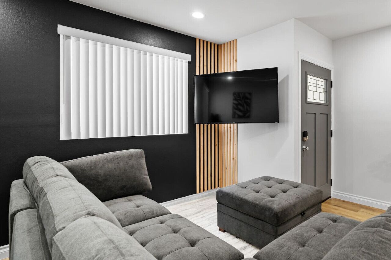 Stylish New home Near DTLA, Disneyland, SOFI